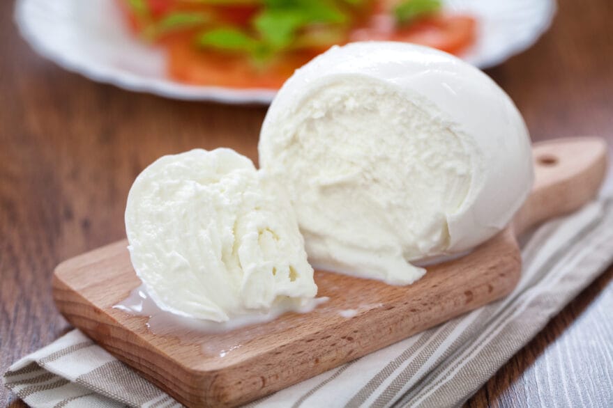 Mozzarella from powdered milk